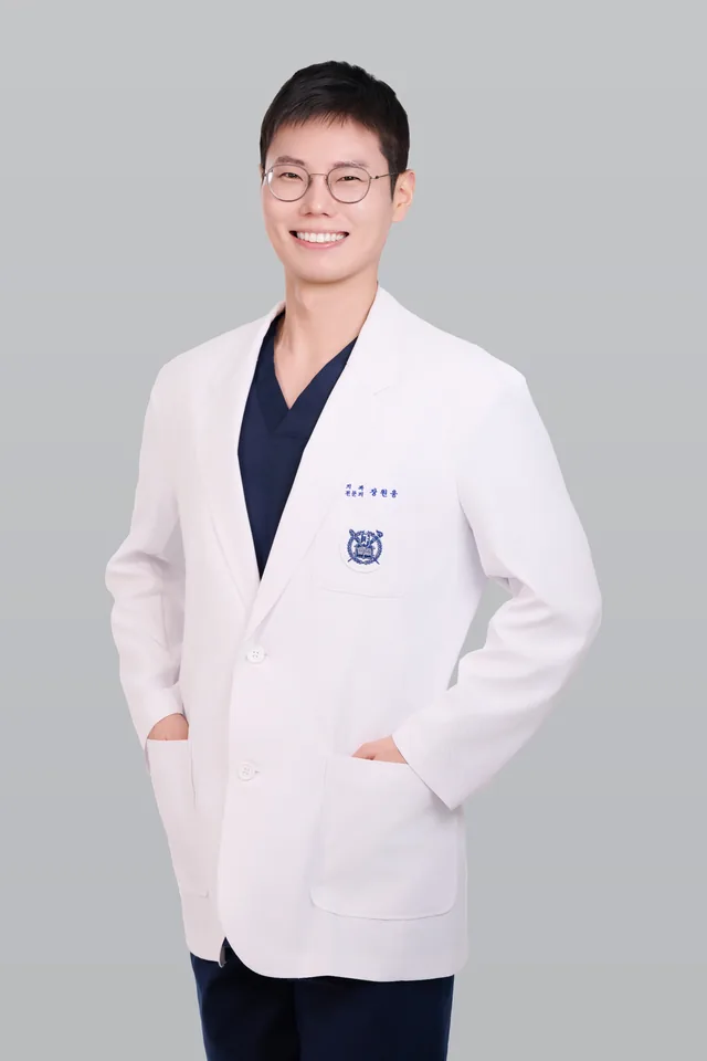 장원웅 원장 – 연세꿈꾸는치과 강동둔촌점 치과보철과 전문의